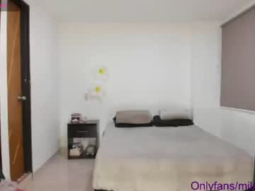 lauritamilan1 — cam show live