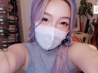 nayomi_34f — cam show live